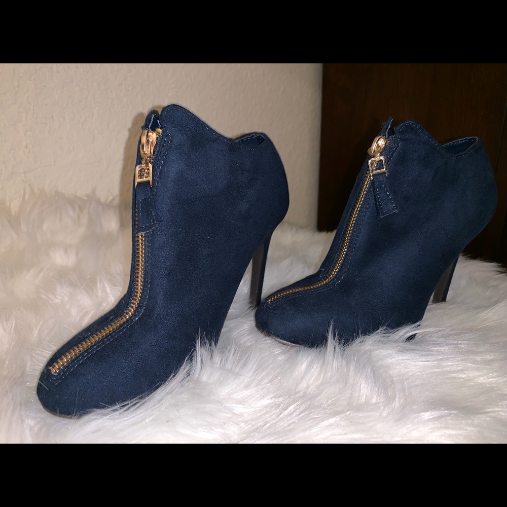 BRAND NEW NAVY BLUE SUEDE BOOTIES SIZE 7